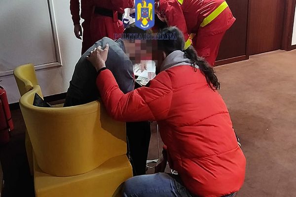 Turist sinucigaș salvat de polițiștii brașoveni în noaptea de Crăciun VIDEO