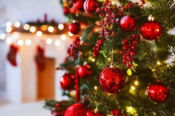 Ce simbolizează beteala din bradul de Crăciun. Din ce era făcută acum 400 de ani