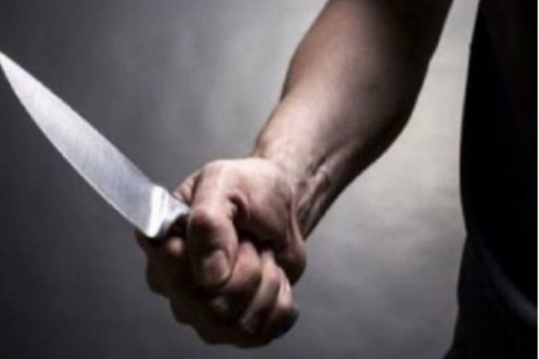 Copil înjunghiat de propriul tată 