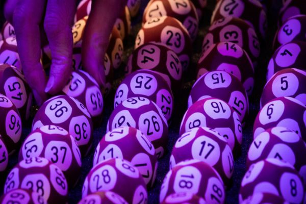 Cel mai bun cadou de Crăciun! Au câștigat 143 de milioane de euro 