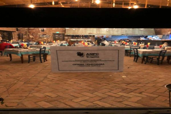 FOTO VIDEO Cherhana de pe litoral, închisă de ANPC. Produse alimentare  expirate şi de 3 ani