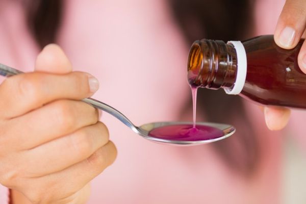 Siropuri de tuse, interzise de UE. Cum a comentat decizia medicul Tudor Ciuhodaru