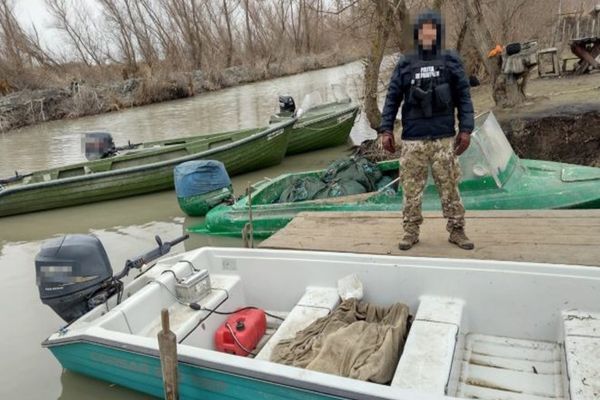 Motor de barcă furat în Suedia, descoperit în zona lacului Razelm