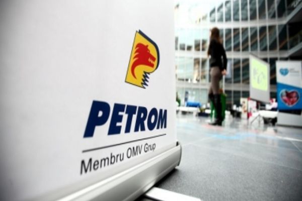 Nereguli grave semnalate la vânzarea Petrom: Contract scris în defavoarea statului - Raportul Curții de Conturi