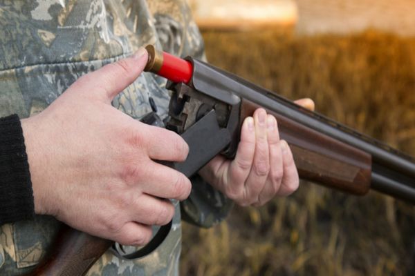 Împușcat mortal la vânătoare: un bărbat s-a stins în județul Timiș