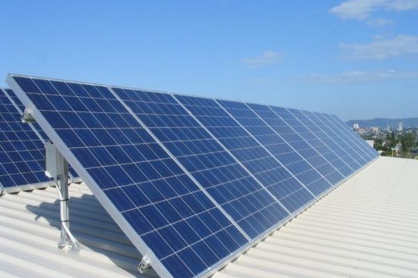 Aproximativ 5 mld. EUR fonduri nerambursabile au la dispoziție companiile și autoritățile locale pentru investiții în panouri fotovoltaice, digitalizare, reciclare sau producție