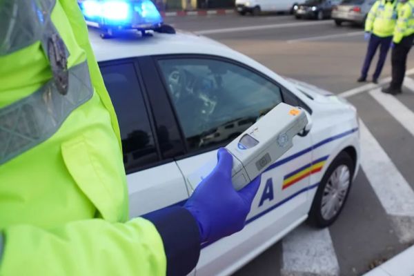 A dat peste cap etilotestul. Cât de beat s-au urcat la volan un bărbat din Jijila