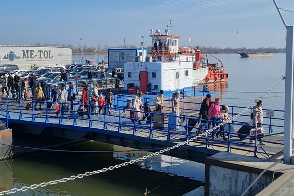 FOTO VIDEO  Peste 300.000 de persoane din Ucraina au intrat în România în ultimul an prin vama Isaccea