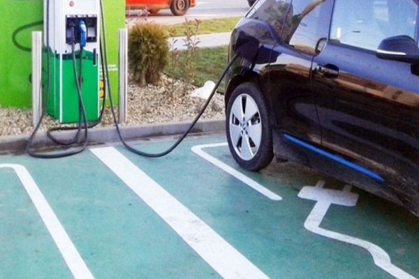  Prima de casare pentru Programul "Rabla clasic" și bugetul pentru achiziţia de maşini electrice vor crește