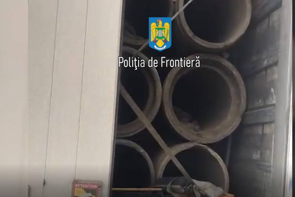 VIDEO Camion plin cu tuburi de azbociment furate din Tulcea, depistat la Cernavodă