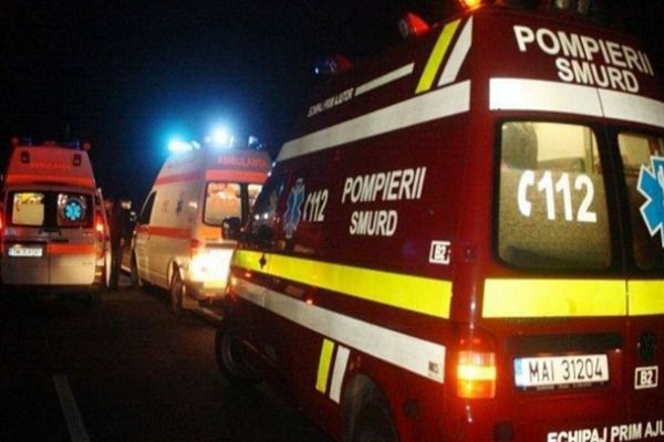 Impact violent între două autoturisme. Patru victime