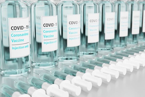 România refuză să mai cumpere vaccinuri împotriva COVID-19. Anunțul făcut de Alexandru Rafila