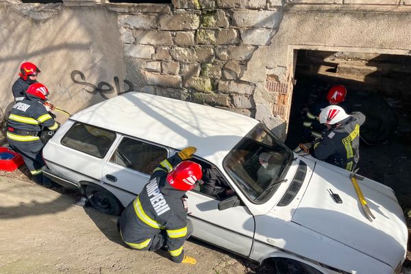 FOTO VIDEO Accident cu o victimă încarcerată în Tulcea