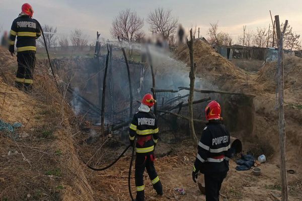 Grajd cuprins de flăcări. Intervin pompierii din Măcin