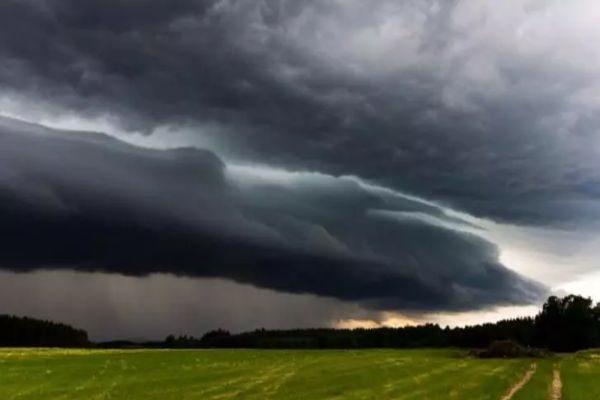 Schimbare radicală a vremii. Zonele lovite de furtuni cu grindină și vijelii