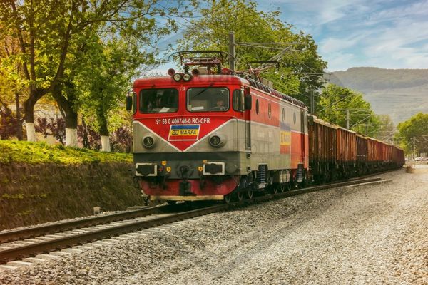 DIICOT a trimis în judecată 35 de persoane, o parte fiind din conducerea Societății Naționale de Transport Feroviar de Marfă. Prejudiciul este de peste 7,5 milioane de euro