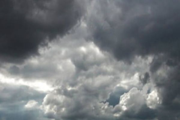 COD GALBEN DE FENOMENE METEO PERICULOASE. ANM ANUNȚĂ VIJELII ȘI FURTUNI, INCLUSIV ÎN CAPITALĂ