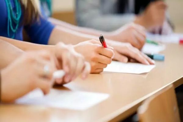 Exmatricularea elevilor ar putea fi din nou posibilă. În unele cazuri, cei care se abat de la reguli nu vor mai avea drept de reînscriere