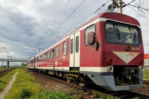 România, o țară în SERVICE: Trenurile, mai lente ca pe timpul Regelui Carol al II-lea - De ce evită românii drumul cu trenul și în 2023