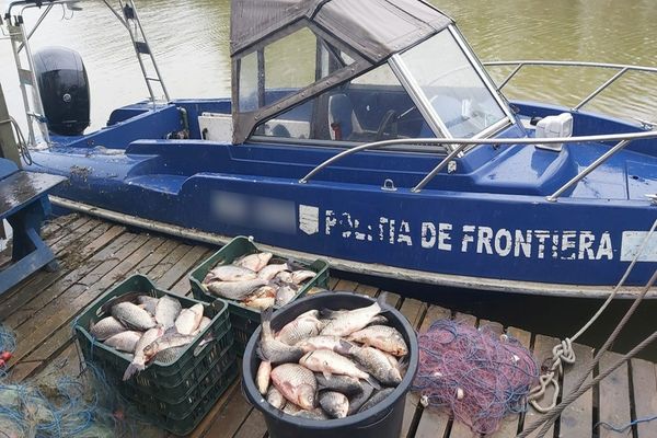 FOTO/VIDEO Peste 1.000 de metri de plase și 120 kg de pește confiscate de polițiștilor de frontieră
