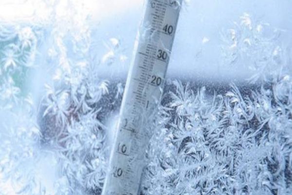 Vremea 6 aprilie. Temperaturi extreme în România - Zonele cu ninsori viscolite și ploi