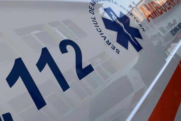 Un bărbat a fost transportat la spital cu hipotermie, după ce a rămas înzăpezit, în Tulcea