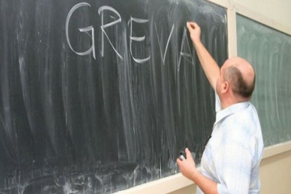 AUSTERITATEA scoate românii în stradă! Angajații din Educație amenință cu GREVA GENERALĂ și închiderea școlilor