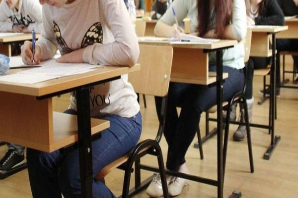 Luni începe depunerea cererilor de înscriere la Bacalaureat