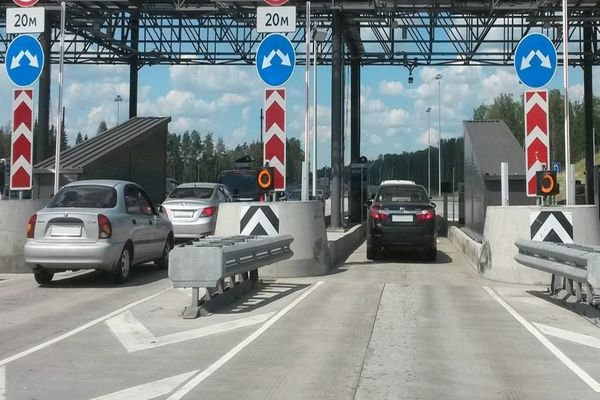 Noi reguli la taxele de drum pentru şoferii români