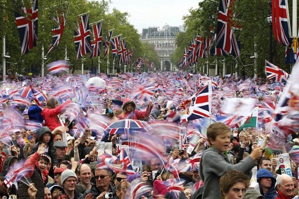 Continuă festivitățile de încoronare. Serbări populare, ziua "marelui dejun" și "concertul încoronării"