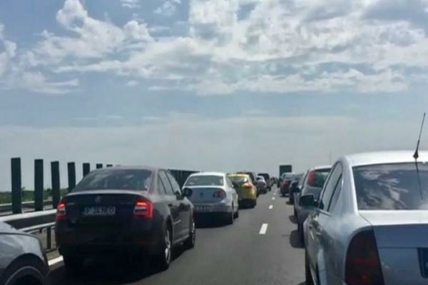 Circulație deviată pe Autostrada Soarelui. Măsura este valabilă între orele 12.00 şi 22.00