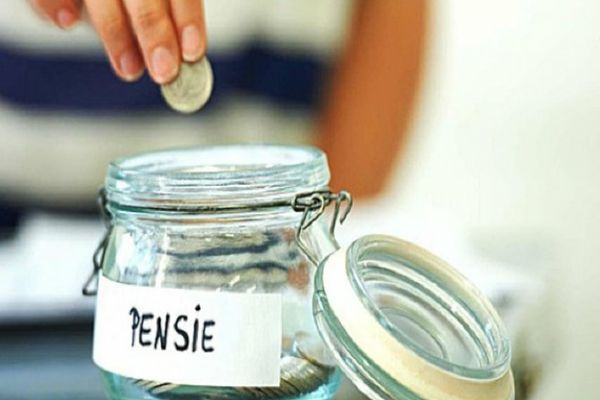 PROTESTE URIAȘE, ȘI ASTĂZI, LA CASELE DE PENSII ȘI MIPE 