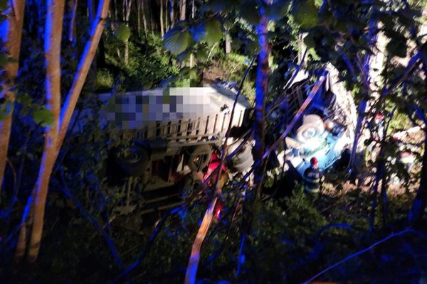 TULCEA. Cascadorie cu TIR-ul pe șosea făcută de un șofer băut