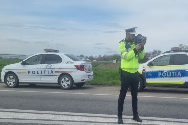 Teribiliști la volan. Goneau cu peste 160 km/h pe DN22A