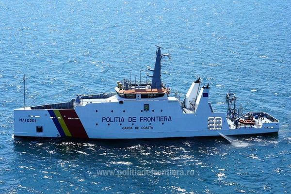 Operațiune amplă de salvare. Navă cu zeci de migranți, depistată în Marea Neagră