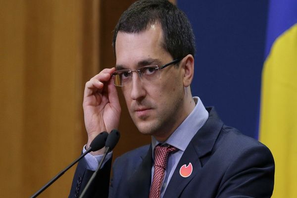 VLAD VOICULESCU, REALES PREȘEDINTE AL USR BUCUREȘTI CU 56% DIN VOTURI