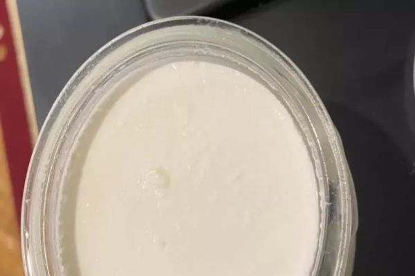 Experiment halucinant: Iaurt ca nou, după 10 luni de la expirare!