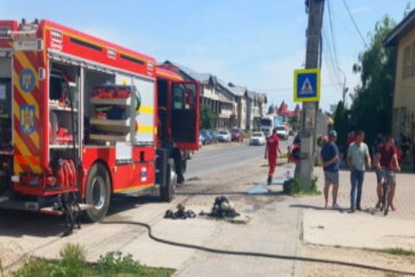 Incendiu la etajul al treilea al unui liceu din Tulcea. Aproximativ 400 de elevi s-au autoevacuat