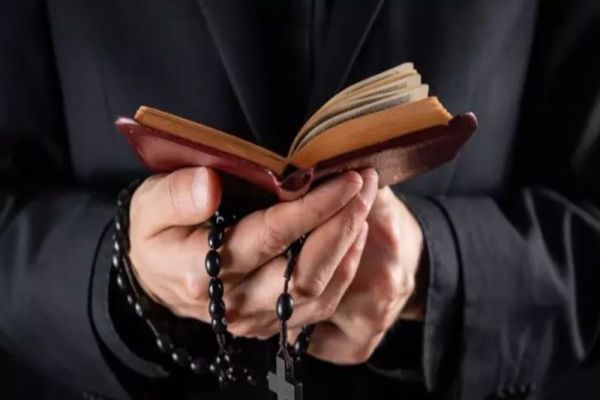 Ce spune Biblia despre poziţiile sexuale şi preludiu? Fragmentele care te vor pune pe gânduri