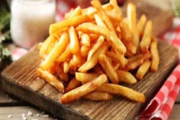 Secretul celor mai gustoși cartofi prăjiți. Este nevoie de un singur ingredient care se folosește la cozonaci