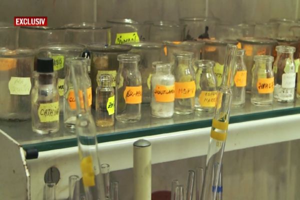 Reportaj exclusiv în laboratorul secret al Poliției Române. Dezvăluiri bombă despre drogurile consumate de tineri