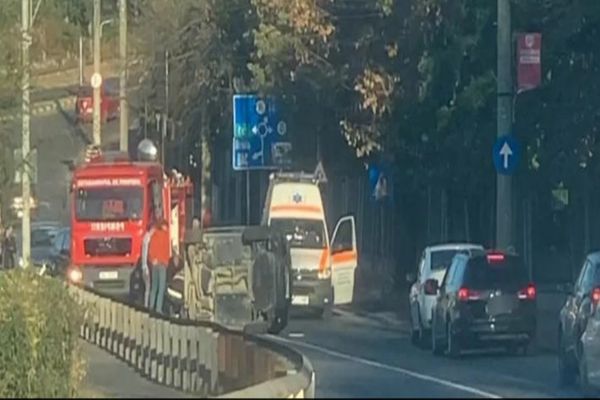 Accident grav în Galați: 2 femei lovite în plin pe trecerea de pietoni - Mașina s-a răsturnat pe șosea