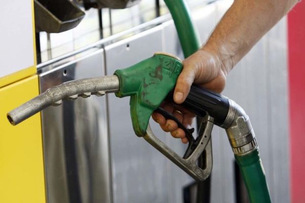 Benzina a ajuns iar la 7 lei! Prețul la pompă s-a scumpit de 7 ori de la începutul anului