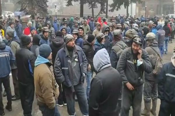Protest Valea Jiului. Minerii sunt nemulțumiți atât de legea pensiilor, cât și cea a salarizării