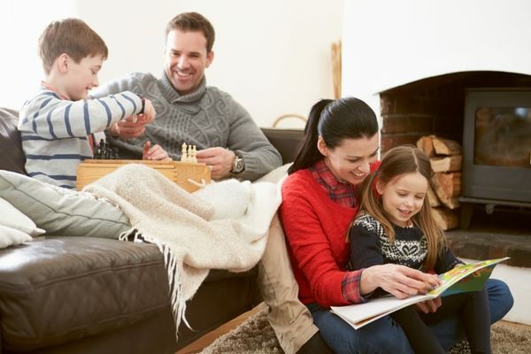 Cartea care prezintă copiilor de 10 ani teorii trans a apărut în librăriile din România