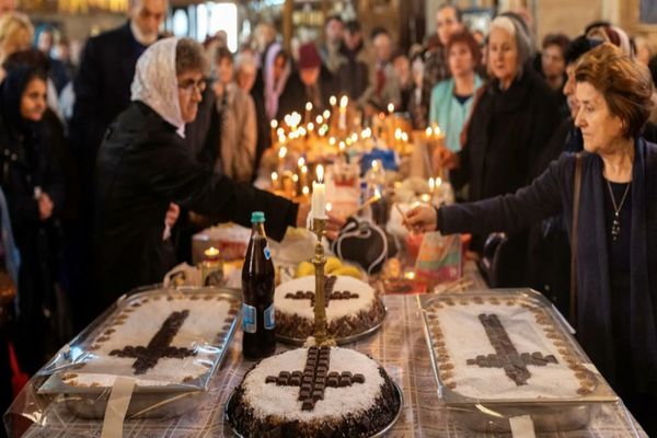 Moșii de toamnă 2023. Tradiții și obiceiuri în Sâmbăta morților, în Biserica Ortodoxă