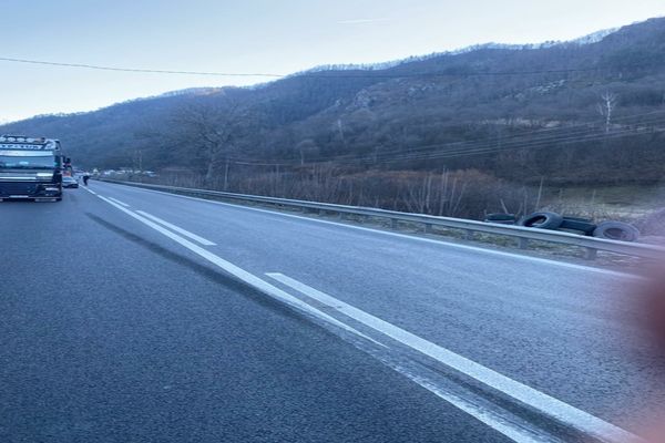 Circulația pe Valea Oltului a fost restricționată, luni dimineață