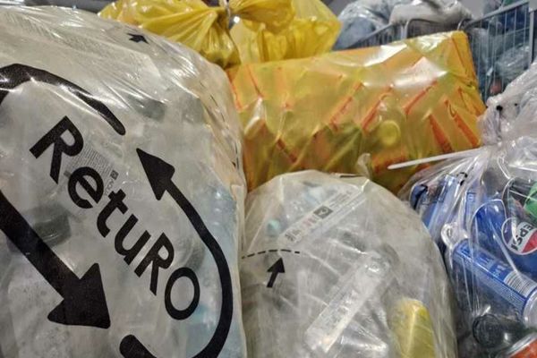 STUDIU: 8 DIN 10 ROMÂNI RETURNEAZĂ AMBALAJELE CU SIMBOLUL SGR