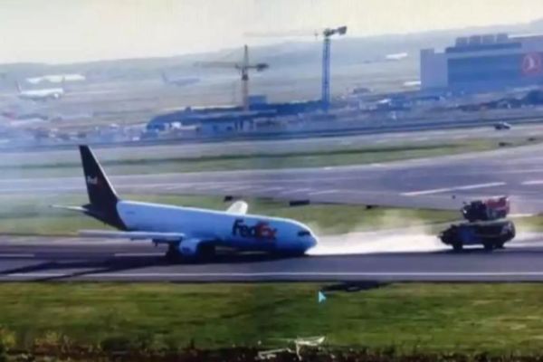 Aterizare forțată a unui Boeing 763 pe aeroportul din Istanbul - VIDEO