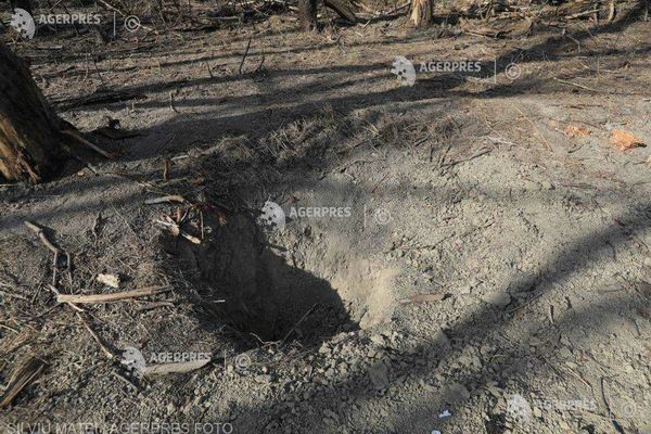 MAPN: RESTURI DE DRONĂ DE PROVENIENŢĂ RUSEASCĂ, GĂSITE ÎN APROPIEREA LOCALITĂŢII PLAURU